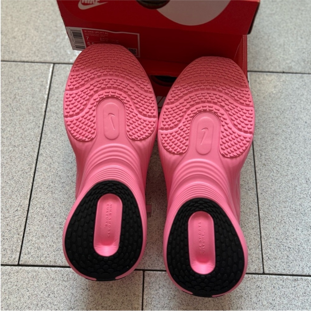 Nike women’s Uplift Pink Sneakers size 8 - Picture 2 of 7